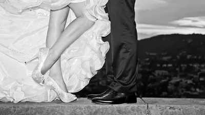 Brautpaar am See - natürliche Hochzeitsfotografie