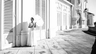 Brautpaar lacht zusammen - dokumentarische Hochzeitsfotografie