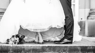 Brautpaar in der Natur - Hochzeitsfotograf Stuttgart