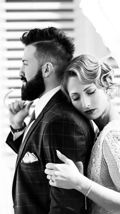 Bräutigam wartet auf die Braut - Hochzeitsshooting Esslingen