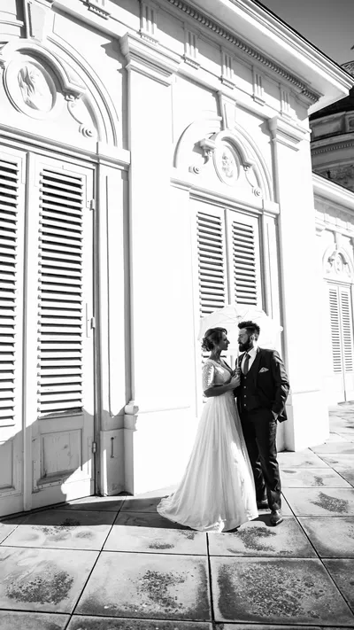 Brautpaar umarmt sich - Hochzeitsshooting Stuttgart