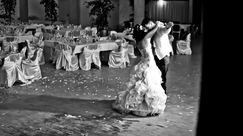 Hochzeitsgaeste feiern - Hochzeitsfotograf Stuttgart